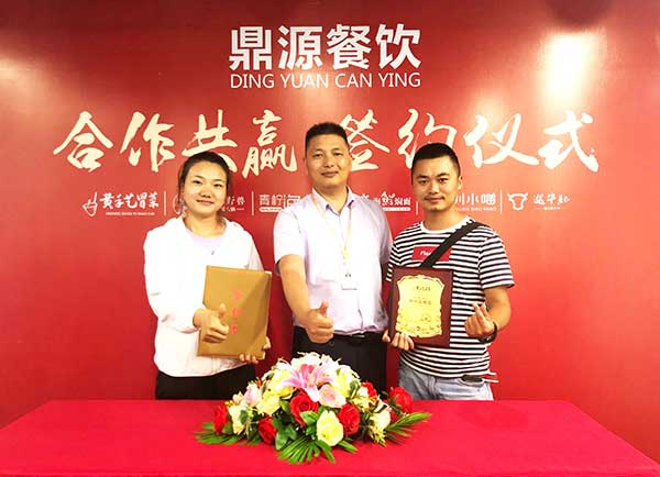 云南李先生6月13日签约冒菜加盟，寻味之旅，第一眼就认定我们