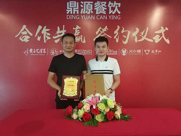 刘先生深知连锁加盟店成为趋势，8月26日签约河南冒菜加盟