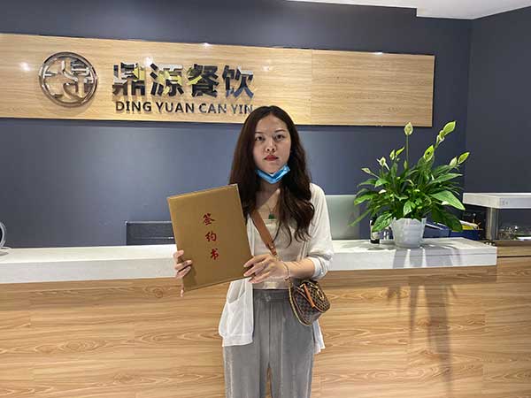 烈祝贺湖北武汉张女士2020年7月22日成功签约黄手艺冒菜